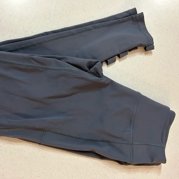 Set of two Victoria Secret leggings excellent - Picture 3 of 12